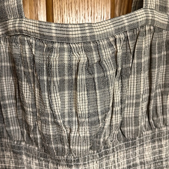 Universal Thread - Crop top with square neck and cute ruching across che… - Picture 4 of 8